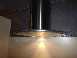 the hood works on the principle of aspiration with noise absorption