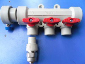 Plastic distribution manifold